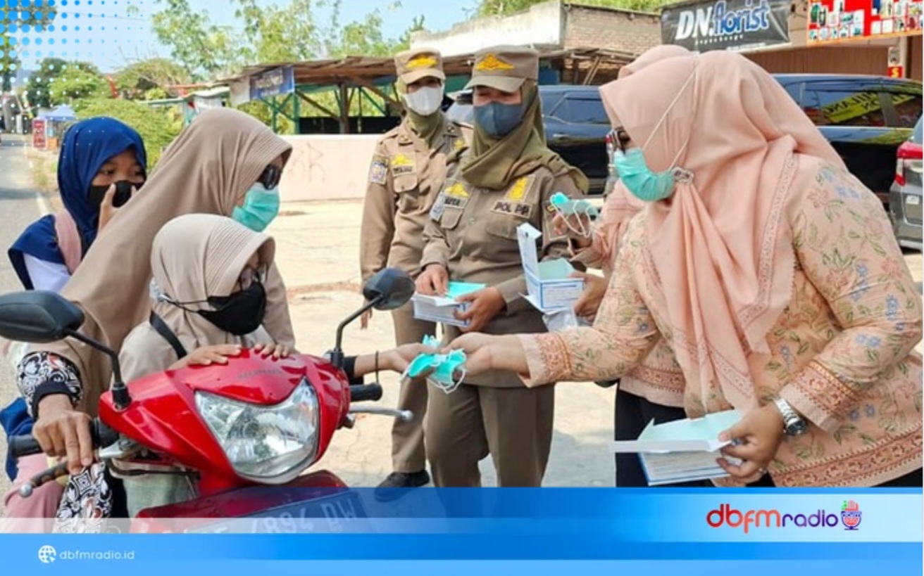 Bukan Sekadar Masker, DWP Lampung Selatan Titip Pesan Ketenangan di Tengah Erupsi GAK
