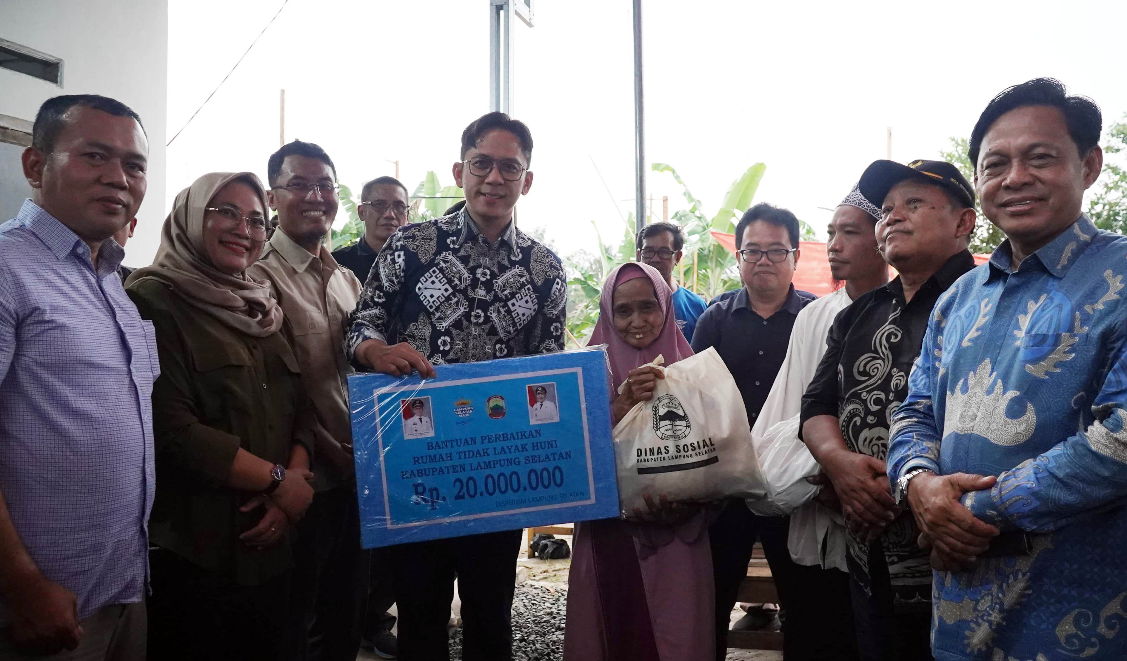 Pemkab Lampung Selatan Salurkan Bantuan Bedah Rumah, Bupati Egi Targetkan Nol Rumah Tak Layak Huni di 2026
