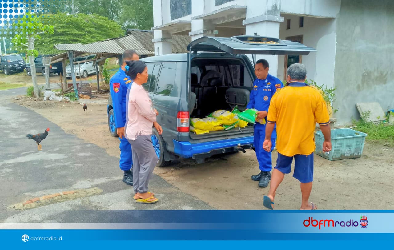 Sat Polair Polres Lampung Selatan Salurkan Beras SPHP untuk Nelayan Pesisir
