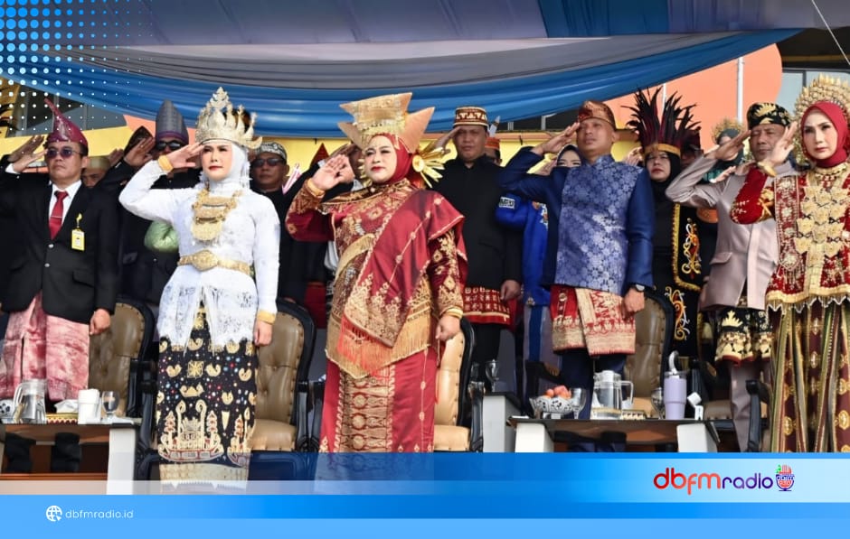 Saat Merah Putih Turun, Warna-Warni Nusantara Mengambil Tempat
