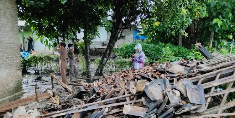 Hujan Deras dan Angin Kencang Robohkan Rumah Warga di Sidomulyo, Tak Ada Korban Jiwa