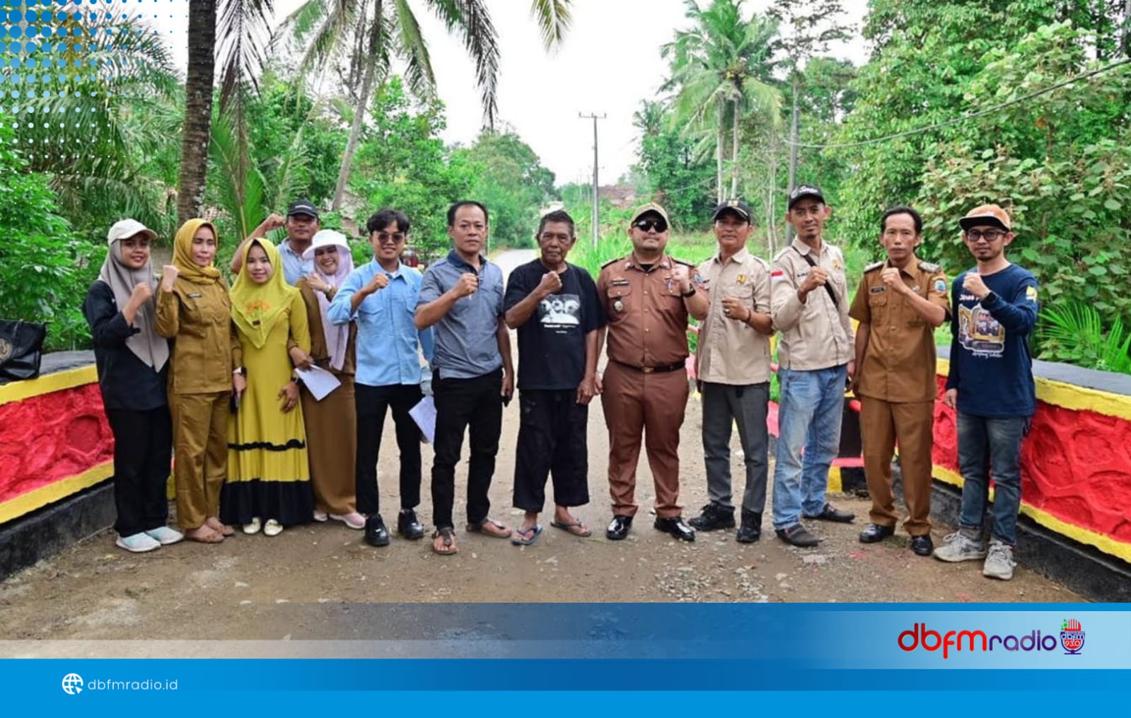 Warga Karang Raja Cat Jembatan Secara Sukarela, Camat Apresiasi Aksi Spontan Zainudin