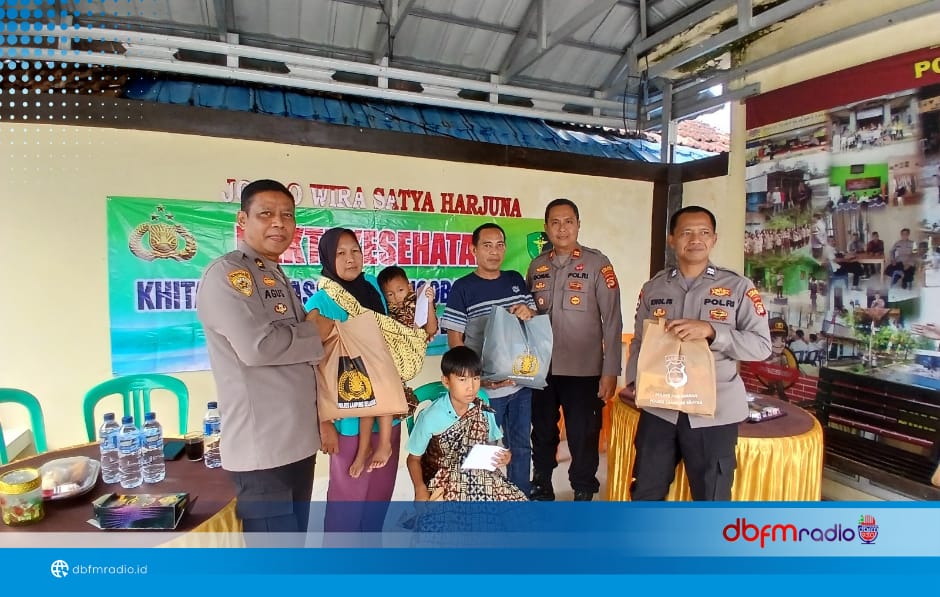 Naik Mobil Patroli Polisi, Si Kembar Aldo–Aldi Warnai Sunat Massal Bhakti Kesehatan Polres Lampung Selatan