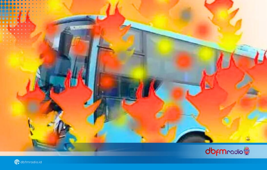 Bus Penumpang Terbakar di Tol Bakter, Kerugian Capai Rp900 Juta