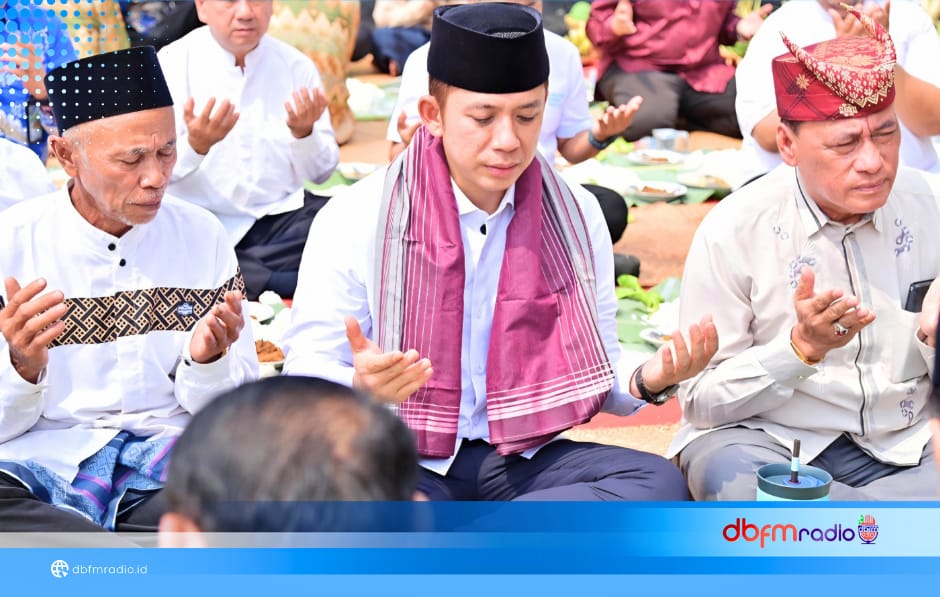 Hujan Tak Surutkan Semangat, Sedekah Bumi Sumur Kumbang Berlangsung Meriah