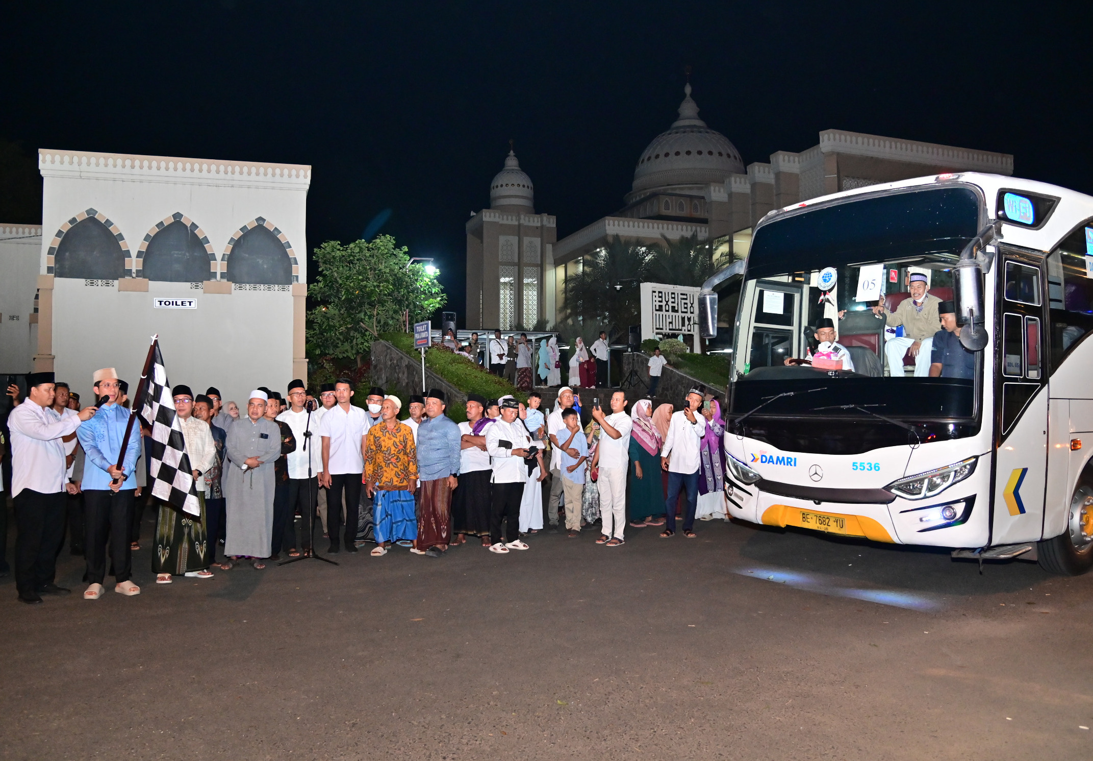 388 Jamaah Calon Haji Lampung Selatan Diberangkatkan Menuju Tanah Suci