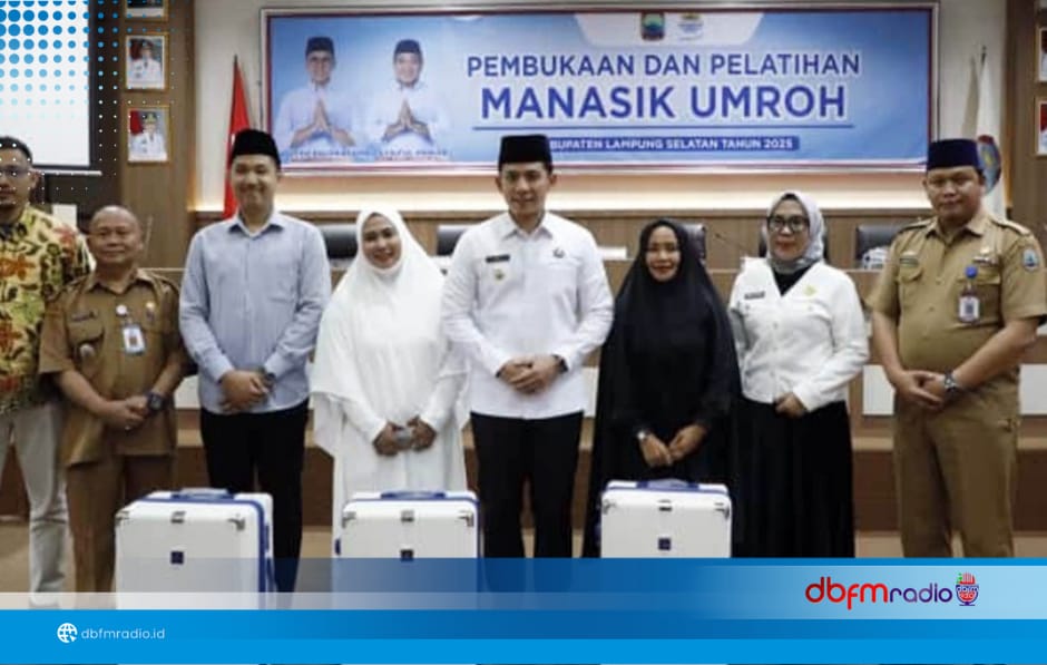 Bupati Radityo Egi Pratama Buka Manasik Umroh dan Serahkan Perlengkapan Jemaah Umroh Lampung Selatan 2025