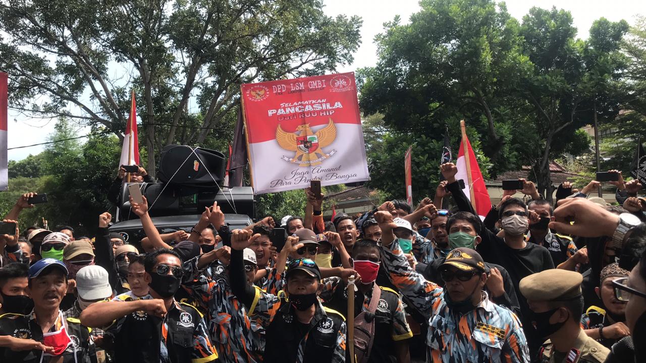 GERAKAN MASYARAKAT BAWAH INDONESIA (GMBI) TOLAK RUU HIP