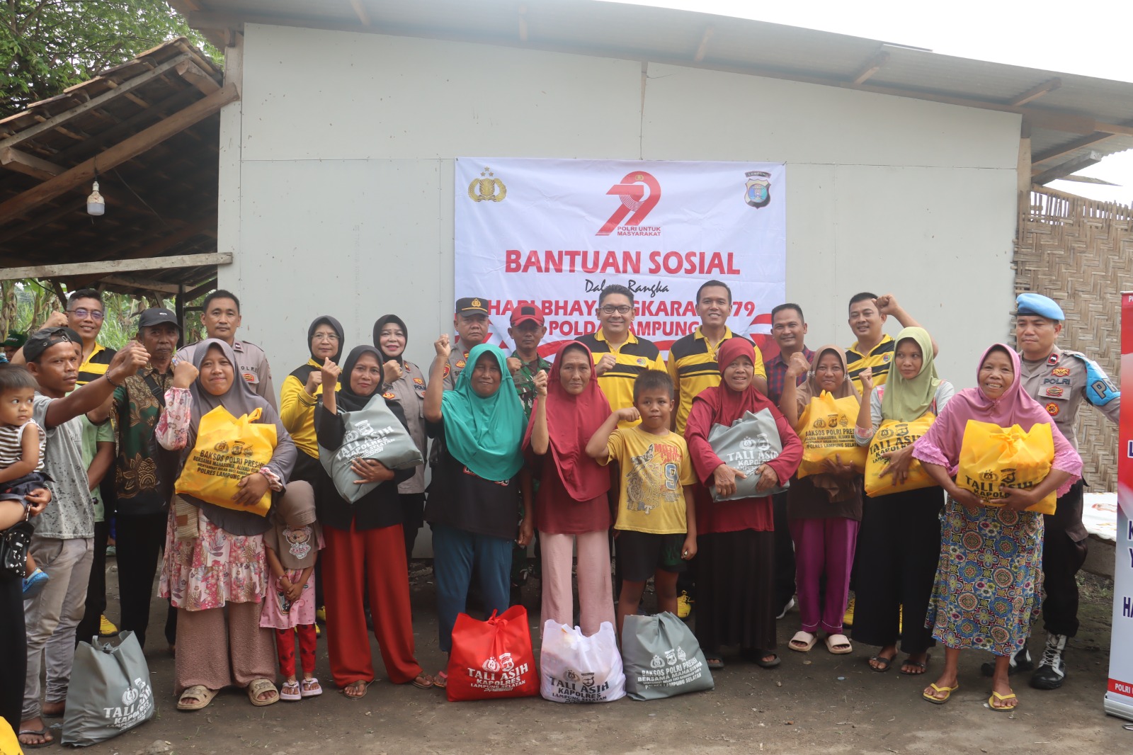Polres Lampung Selatan Gelar Bakti Sosial di Way Lubuk, Rayakan Hari Bhayangkara ke-79 dengan Berbagi Kebahagiaan