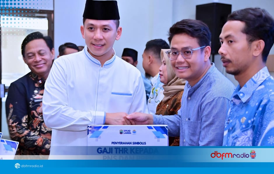 Bupati Egi Serahkan THR Rp35,6 Miliar kepada Aparatur Pemkab Lampung Selatan