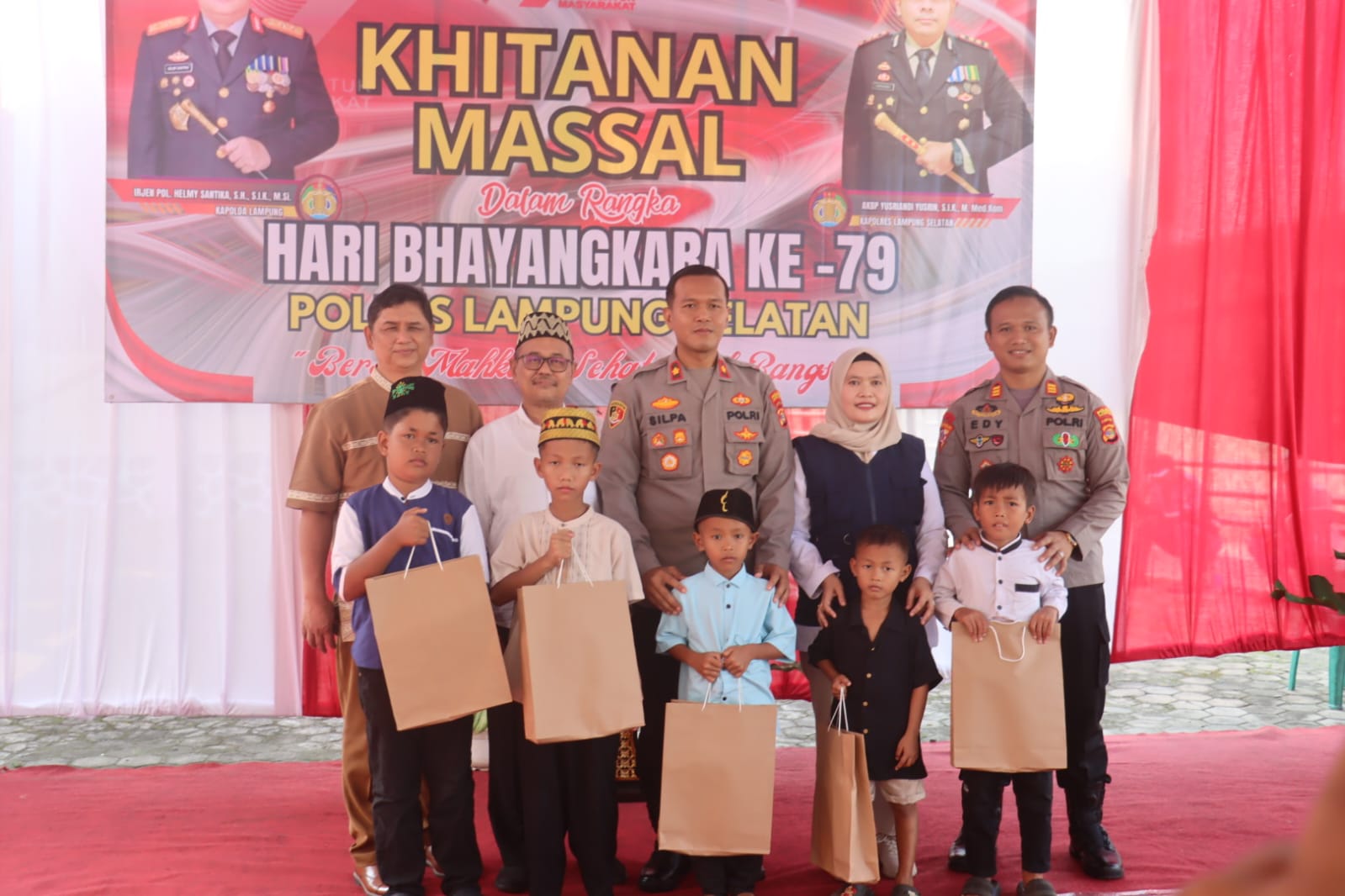 Sambut Hari Bhayangkara ke-79, Polsek KSKP Bakauheni Gelar Khitanan Massal dan Pengobatan Gratis untuk 100 Anak