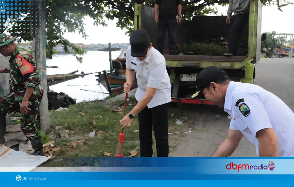 Pemkab Lampung Selatan dan Kodim 0421/LS Gelar Karya Bakti Bersihkan Dermaga Bom Kalianda