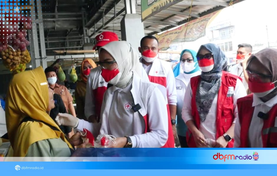 Masker Gratis di Tengah Waspada Abu Vulkanik Anak Krakatau, Aktivitas Pasar Inpres Kalianda Tetap Berjalan
