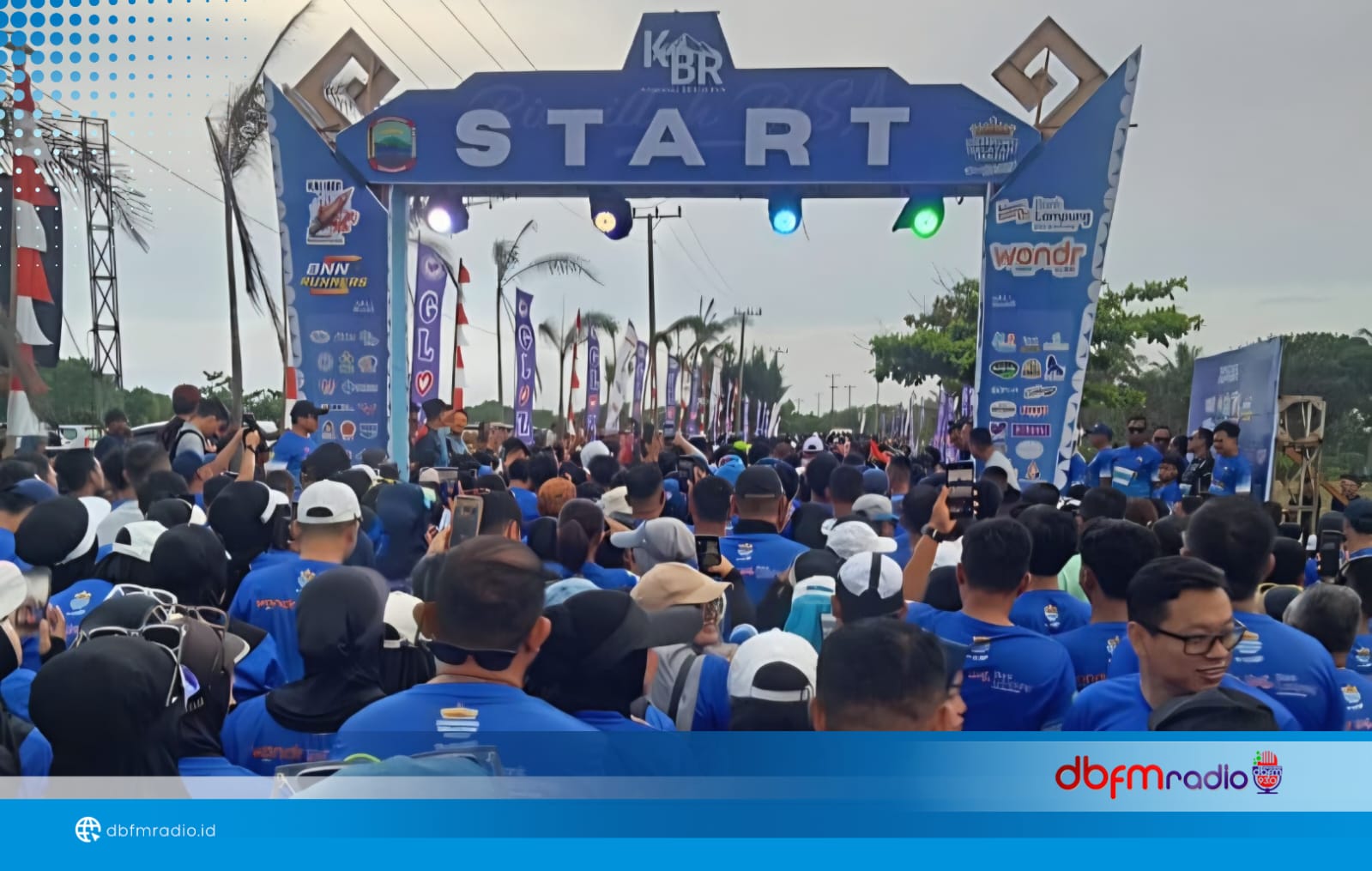 Ribuan Peserta Meriahkan Krakatau Beach Run 2025 di Pantai Senaya Beach Kalianda