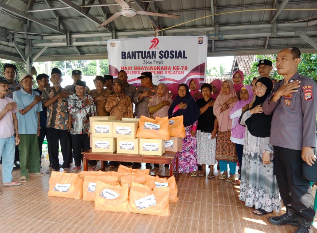 Peringati Hari Bhayangkara ke-79, Polsek Palas Salurkan Bansos untuk Warga Kurang Mampu dan Lansia