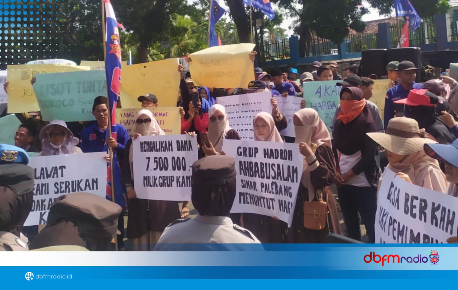 Ratusan Warga Desa Sinar Palembang Demo di Kantor DPMD, Tuntut Kades Mundur karena Dugaan Korupsi