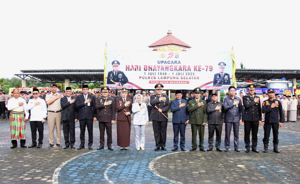 Sekda Lampung Selatan Hadiri Upacara HUT ke-79 Bhayangkara di Mapolres, Tegaskan Komitmen Polri untuk Rakyat