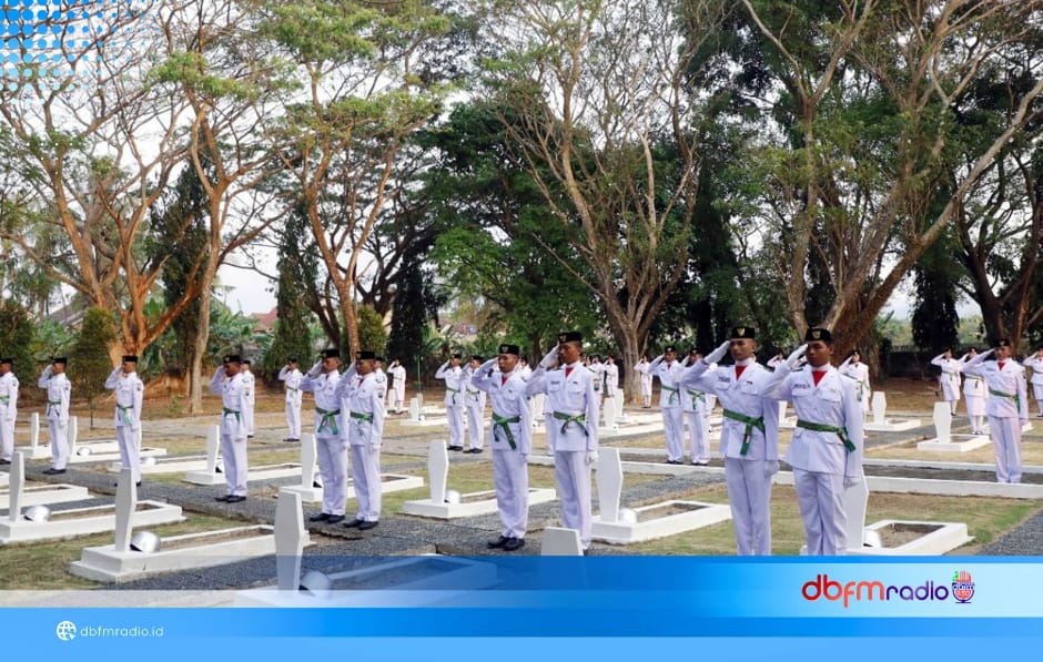 Dikukuhkan di TMP Kusuma Bangsa, 42 Paskibraka Lamsel Siap Jalankan Amanah Kemerdekaan