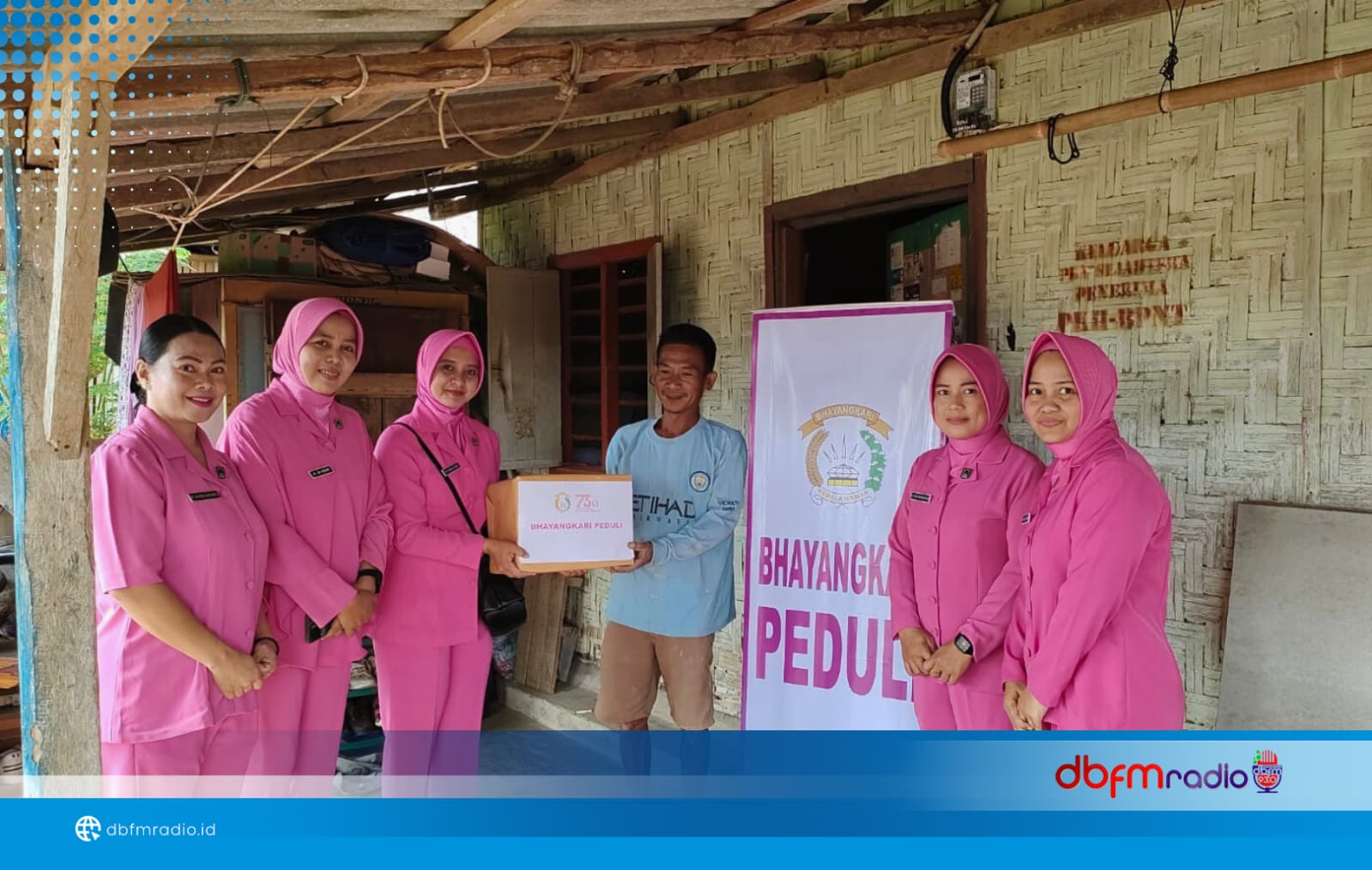 Jelang HUT RI ke-80 dan HKGB ke-73, Bhayangkari Ranting Penengahan Bagikan Sembako untuk Warga Pasuruan