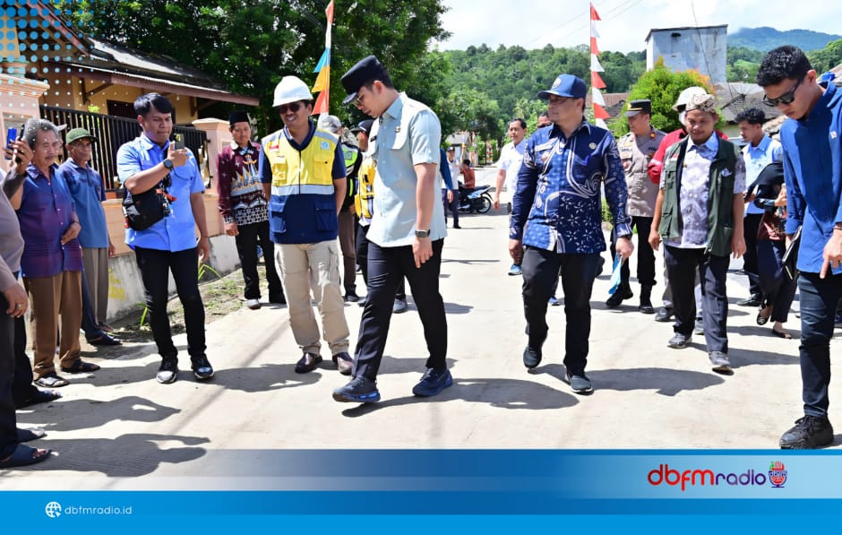 Bupati Egi Tinjau Progres Pembangunan Jalan di Desa Pasuruan, Pastikan Kualitas dan Jawab Keluhan Warga