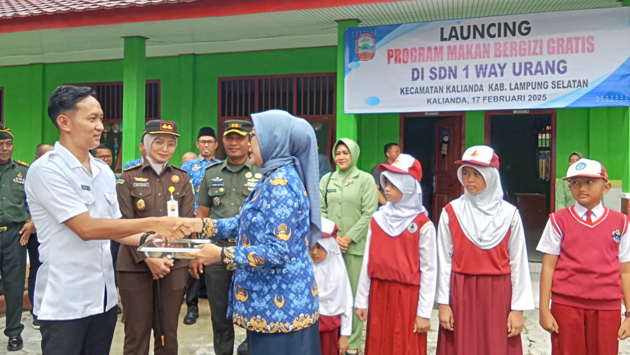 Siswa SDN 1 Way Urang Kalianda Sambut Gembira Program Makan Bergizi Gratis