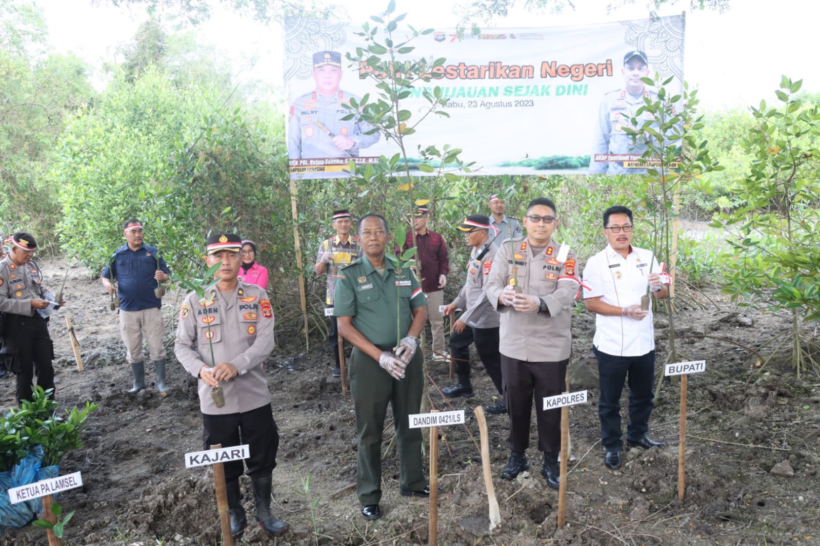 Personel Polres Lampung Selatan Tanam 2.100 Bibit Pohon