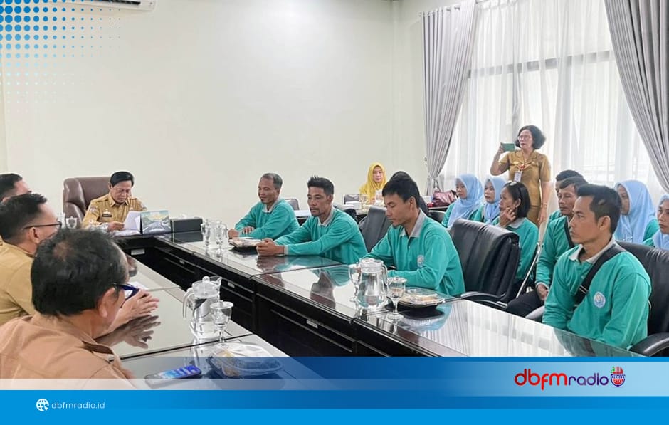 Sekda Lampung Selatan Lepas Enam KK Calon Transmigran ke Tiga Provinsi