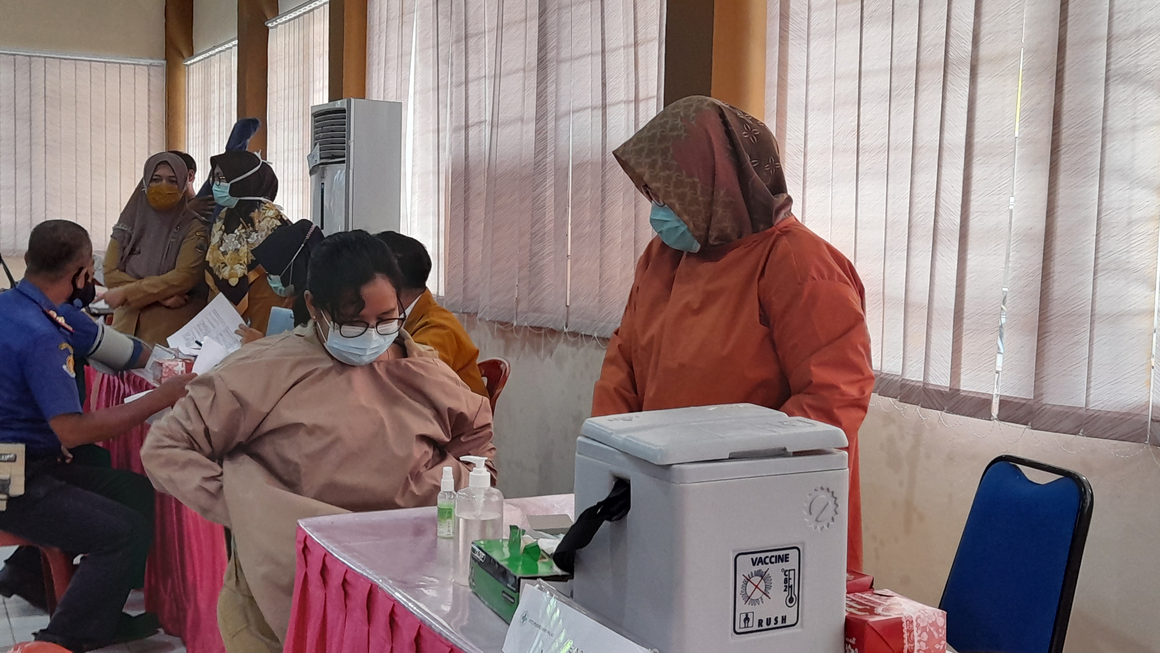 Vaksinasi Covid-19 Termin 2, Eselon III dan IV Pemkab Lampung Selatan Jalani Sesuai Prokes