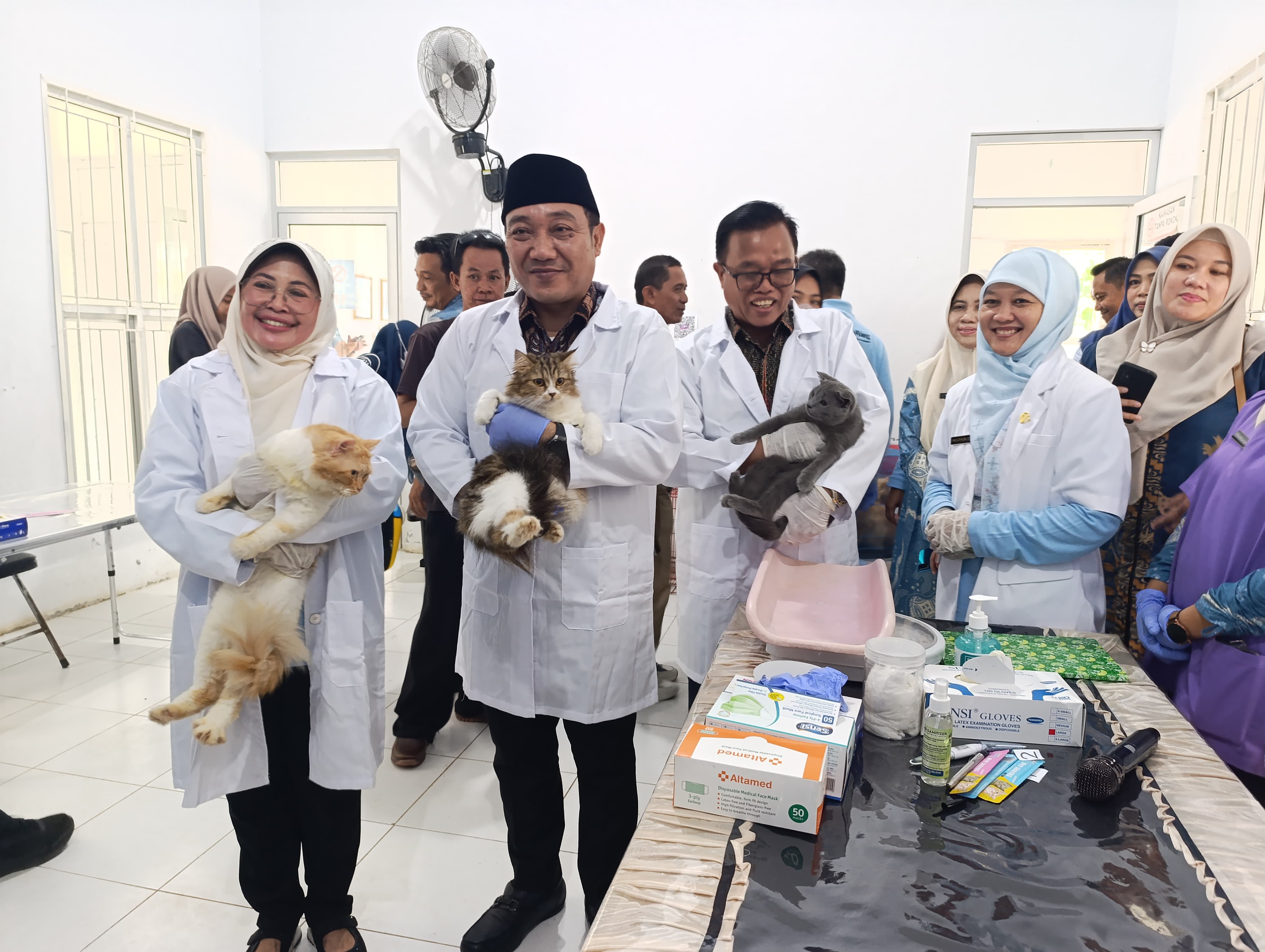 Disnakkeswan Lampung Selatan Gelar Vaksinasi Rabies Gratis Lewat Program Mister Wayang