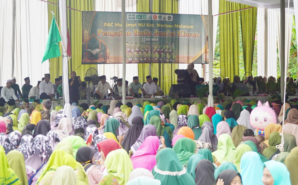 Ribuan Jemaah Padati Pengajian Jumat Kliwon Muslimat NU di Triharjo, Wabup Syaiful: Ini Sumber Energi Rohani dan Ukhuwah