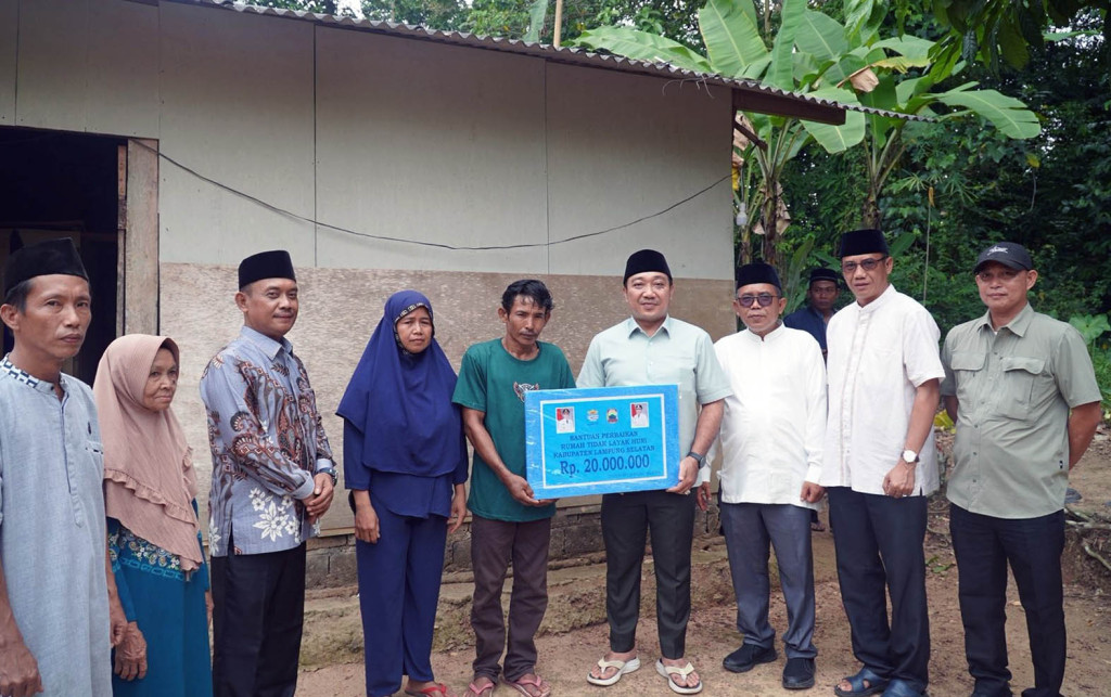 Air Mata Haru Sambut Bedah Rumah: Sri Samsiyah Akhirnya Dapat Hunian Layak dari Pemkab Lampung Selatan