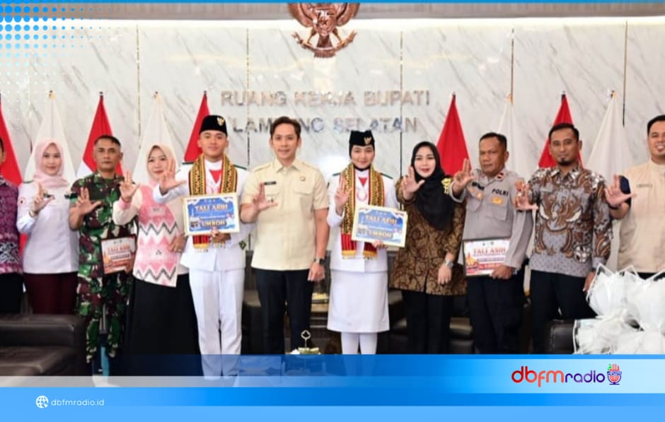 Dua Pelajar Paskibraka Nasional Lampung Selatan Diguyur Hadiah Umrah dari Bupati Egi