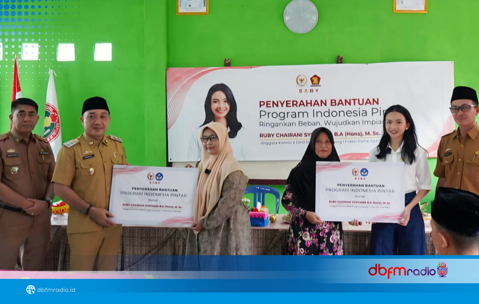 Wabup Lampung Selatan Dampingi Anggota DPR RI Ruby Chairani Syiffadia Serahkan Bantuan PIP dan Sosialisasi BRIN