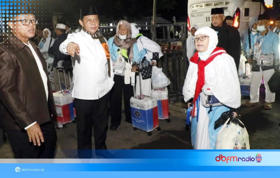 Ribuan Keluarga Sambut Kepulangan 413 Jemaah Haji Lampung Selatan di Masjid Agung Kalianda