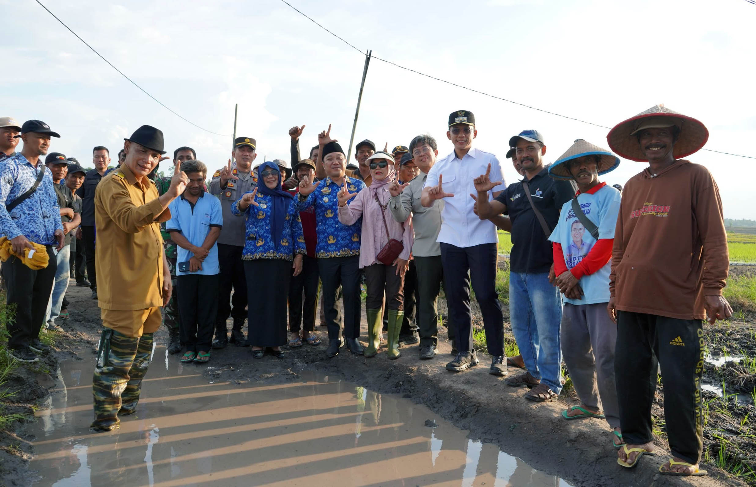 Bupati Egi Tinjau Langsung Pertanian Modern di Trimomukti, Fokus Benahi Infrastruktur Jalan Tani