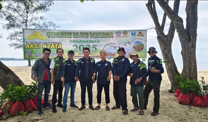 Bersama Menanam Hari Ini: IKA Sylva Unila Gelar Aksi Penanaman Mangrove di Lampung Selatan