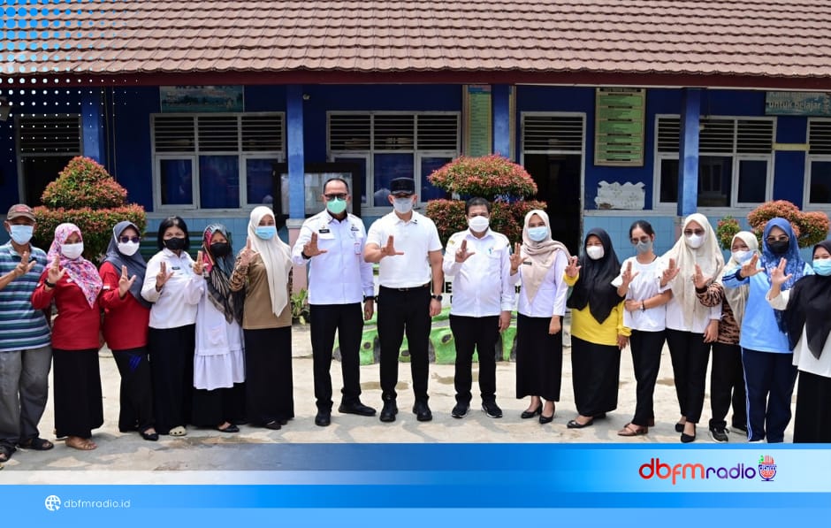 Pastikan Sekolah Aman dari Abu Vulkanik, Bupati Egi Turun Langsung Cek Ruang Kelas