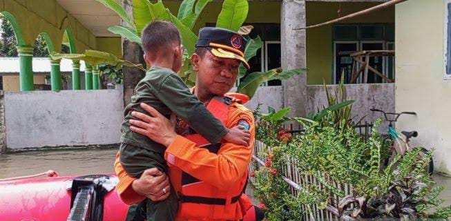 Banjir Terparah Melanda Desa Bandar Agung Lampung Selatan, Warga Harapkan Bantuan Perahu Karet