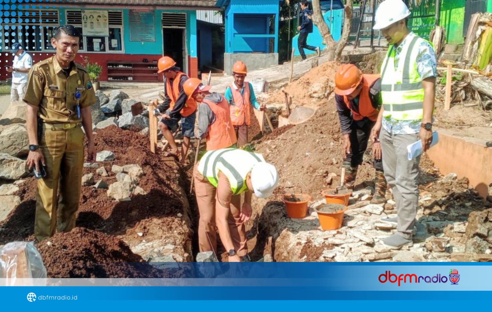 Camat Sidomulyo Lakukan Peletakan Batu Pertama Pembangunan WC di SD Negeri 1 Sidomulyo