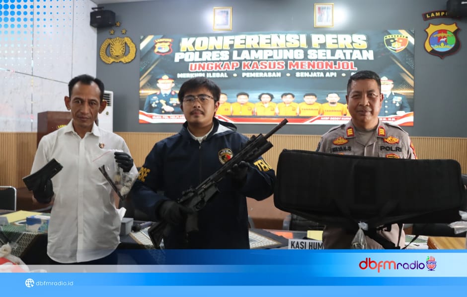 Kabur Saat Diperiksa di Bakauheni, Pria Bersembunyi di Loteng hingga Polisi Temukan AR-15