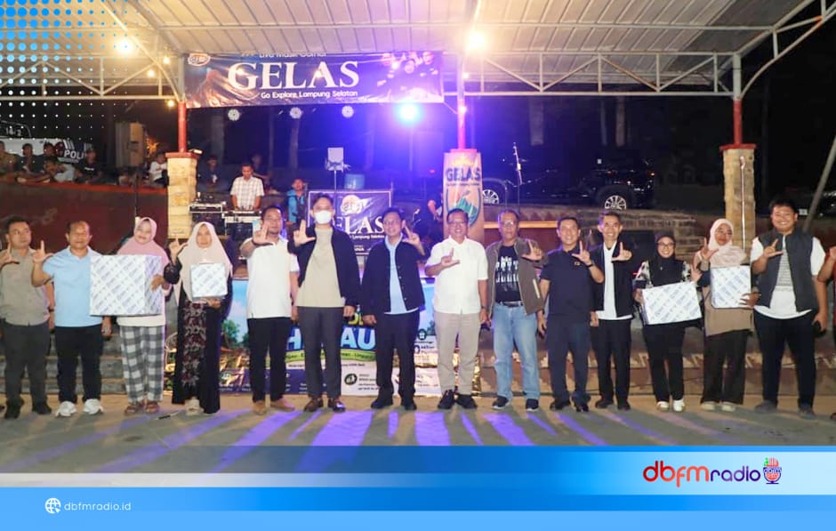 Bupati Egi Apresiasi Pentas Musik Karaoke Gelas, Hiburan Rakyat yang Gerakkan Ekonomi UMKM Lampung Selatan