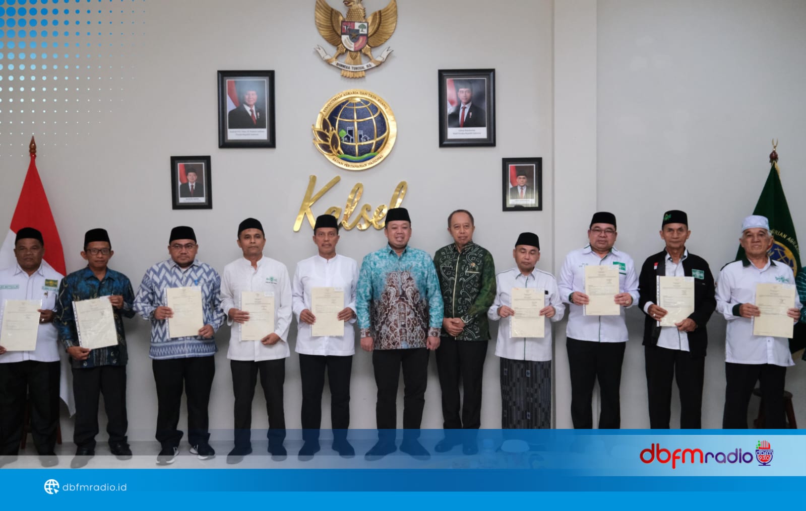Menteri ATR/BPN Nusron Wahid Serahkan 11 Sertipikat Tanah Wakaf kepada PCNU Kalsel: Ajak Ormas Keagamaan Aktif Legalkan Aset