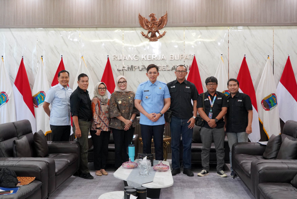 Bupati Lampung Selatan Raih Penghargaan “Anti Social Boundaries Leader” dari iNews TV