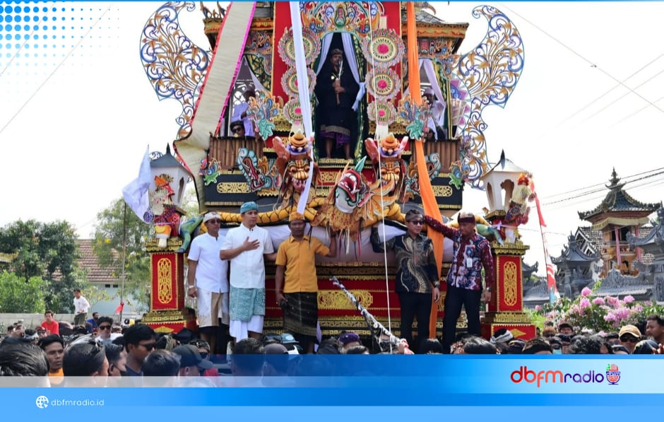 Balinuraga Torehkan Sejarah, Bupati Egi Diarak di Bade dan Canangkan Desa Wisata 2027