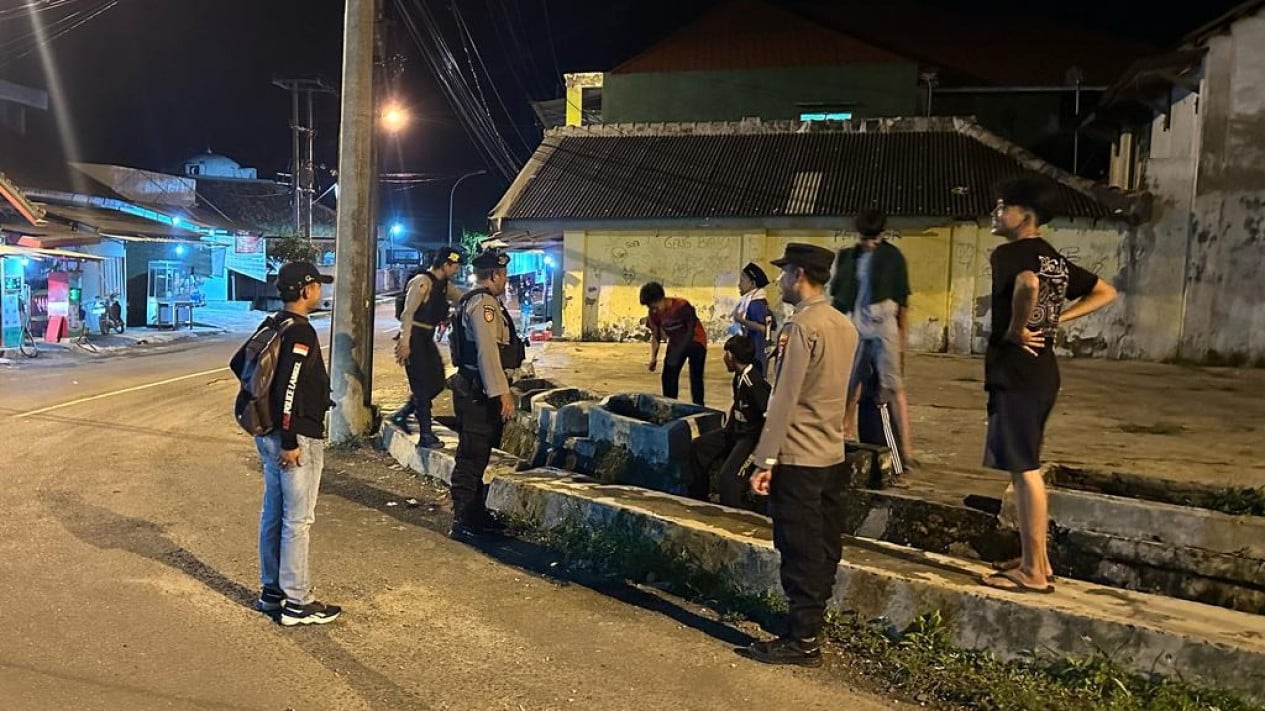 Polres Lampung Selatan Gelar Patroli Subuh Antisipasi Gangguan Kamtibmas di Dermaga Bom