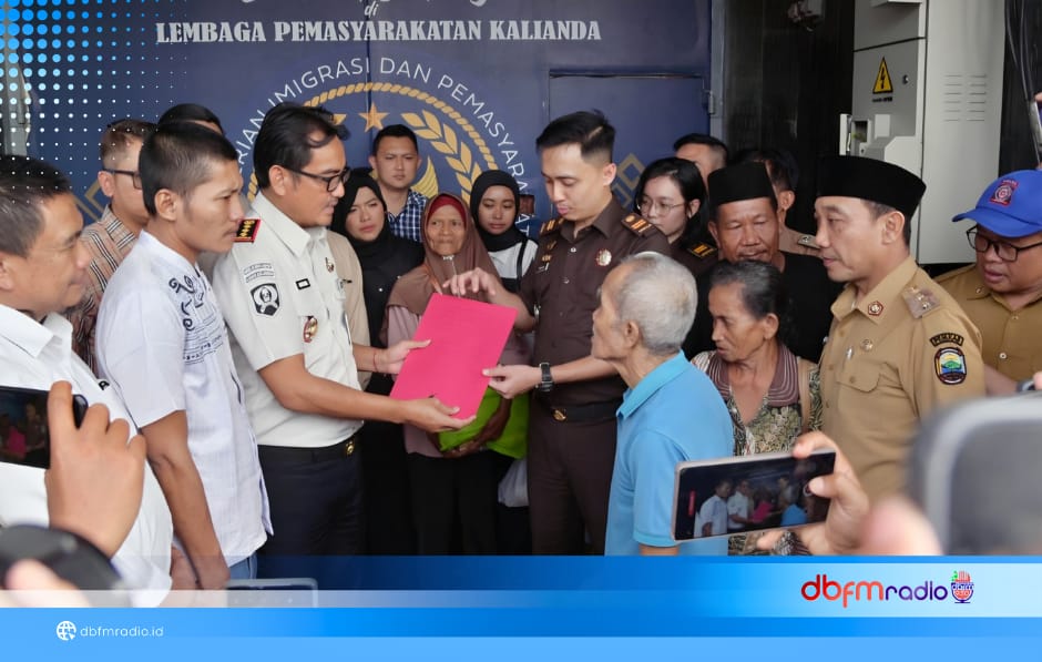 Tiga Bulan di Balik Jeruji, Mbah Mujiran Akhirnya Pulang: Tangis Haru Sambut Keadilan Restoratif