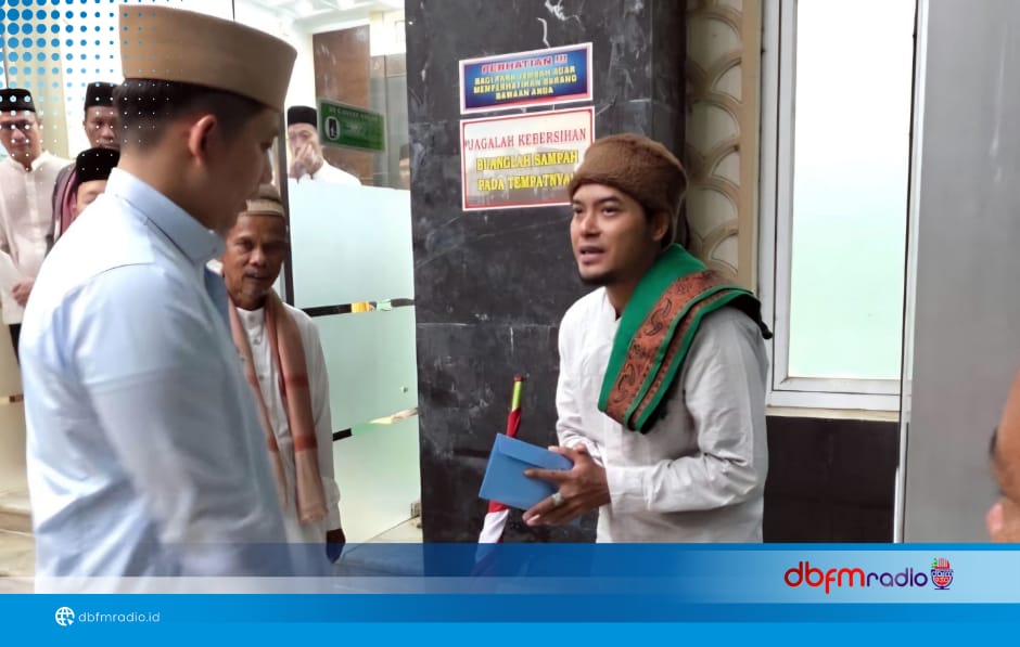 Pertemuan Dini Hari di Masjid Agung Kalianda: Musafir ke Mekkah Disantuni Bupati