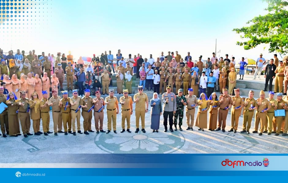 Lantik Pejabat di Tepi Laut, Bupati Egi Tegaskan Birokrasi Harus Dekat dengan Rakyat