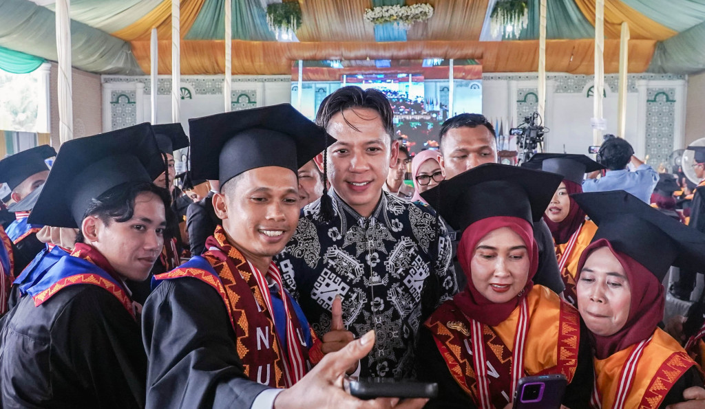 1.800 Mahasiswa Diwisuda, Universitas Islam An Nur Lampung Gelar Wisuda Perdana dengan Kado Infrastruktur dari Bupati Egi