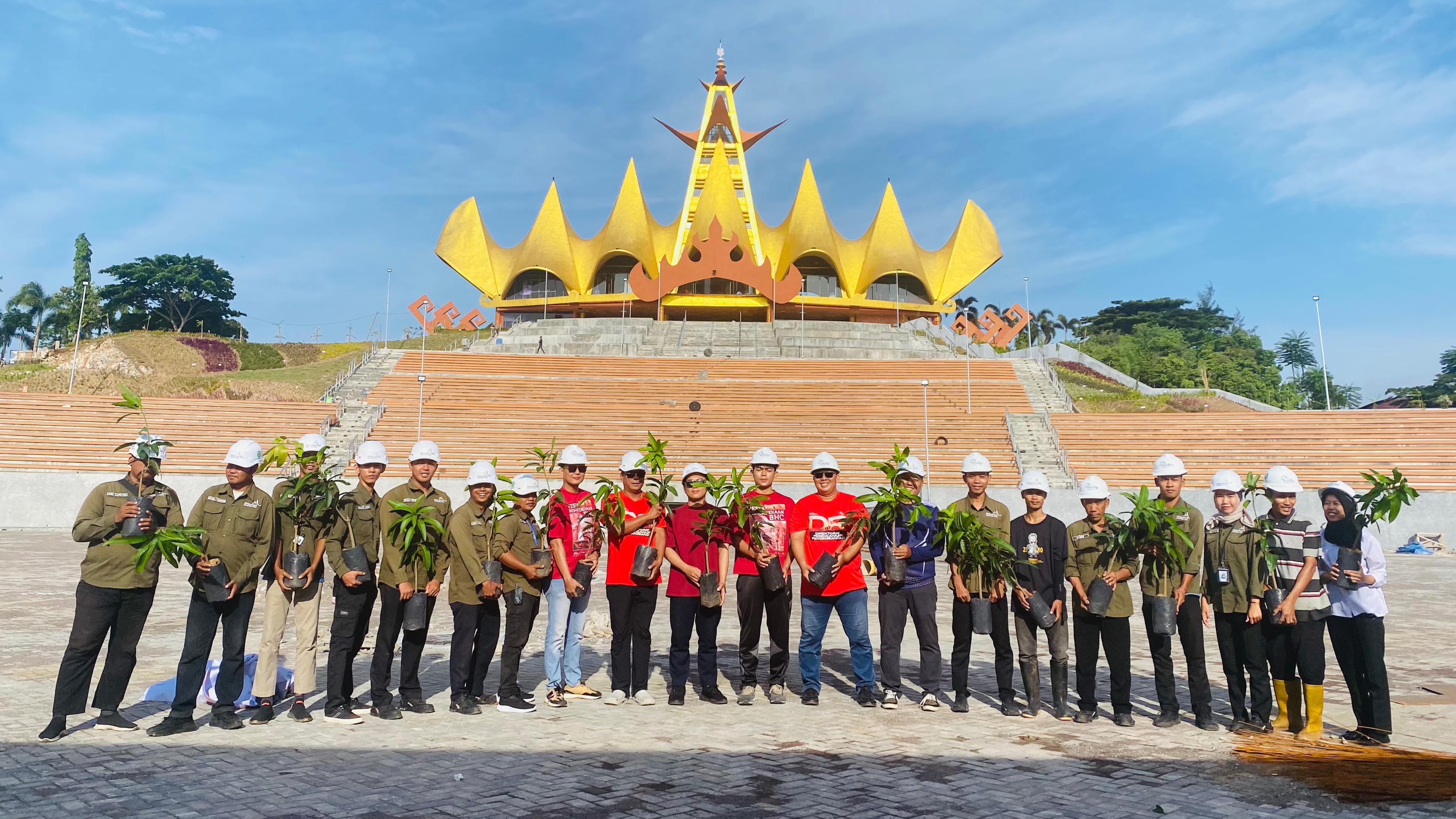 PT ASDP Tanam 57 Pohon Mangga di Bakauheni Harbour City, Dukung Pemberdayaan Ekonomi dan Lingkungan